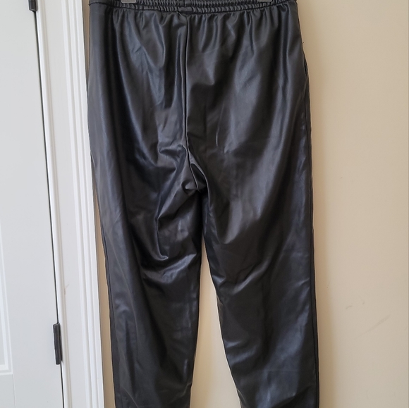 NWOT H & M Black Faux Leather Elastic Waist Cuff Joggers Pants Size M - Picture 2 of 5